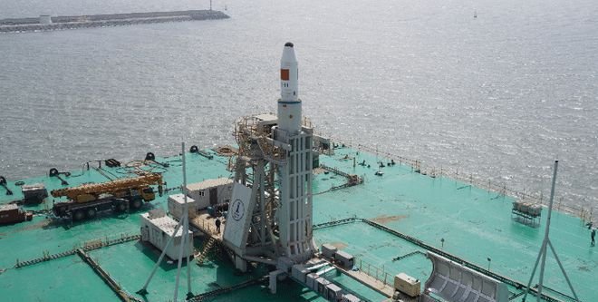 中国在东海海域成功发射吉林一号高分卫星，海上发射与陆地发生有何不同？