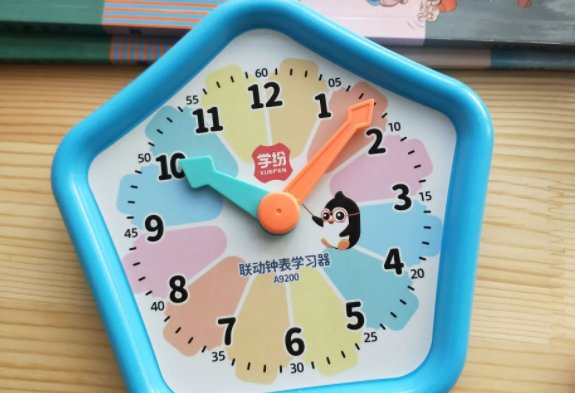 钟面上有()个大格,()个小格