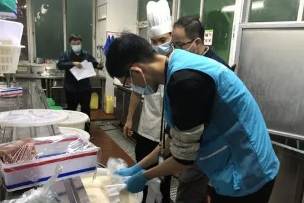 学生腹泻涉事供餐企业注册地为酒店，这是怎么回事？