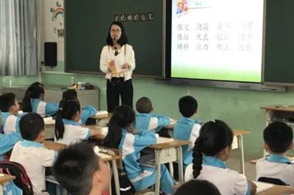 油然而生的意思是