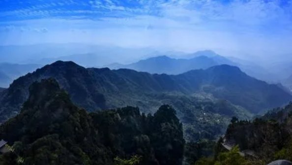 会当凌绝顶一览众山小是什么意思