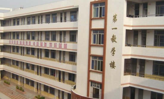 学校收165万门禁服务费？官方对此有何回应？