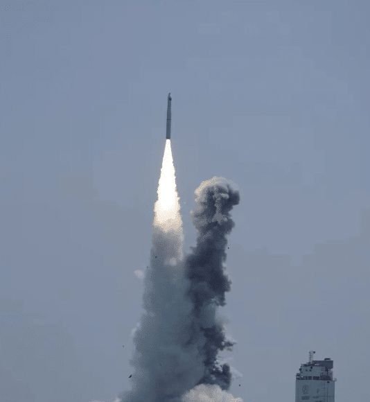 中国在东海海域成功发射吉林一号高分卫星，海上发射与陆地发生有何不同？