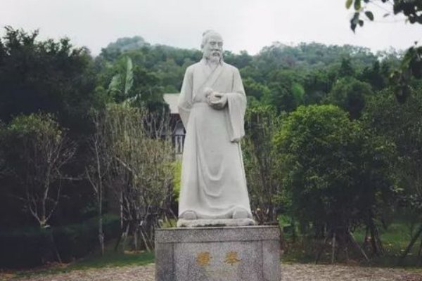 杏林春暖典故称颂的是