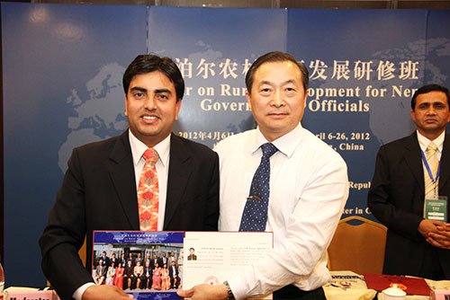 魏崇金的早年经历