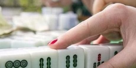 怎么打麻将呢，我想打麻将。