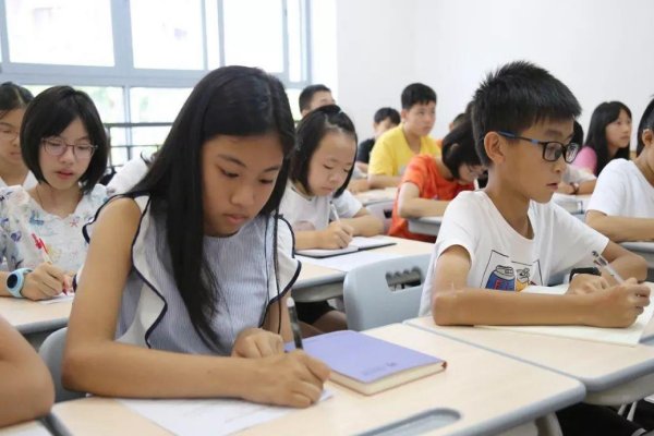 描写跳远运动员的优美语段