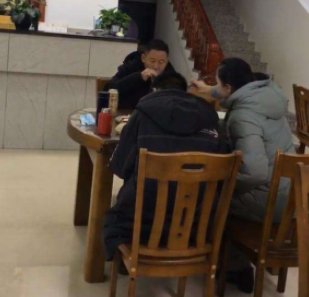 孙海洋一家三口温馨同桌吃饭，他们之间的关系是否更进了一步？