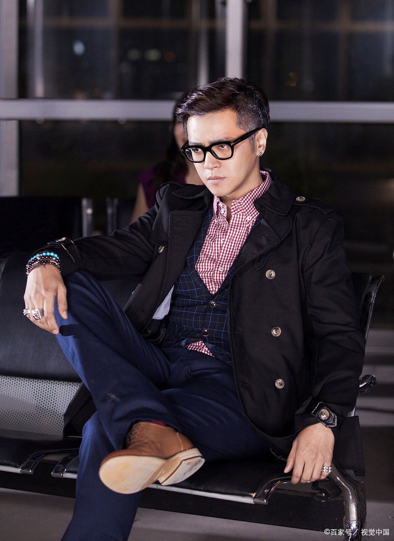 罗志祥久违在镜头前露脸，为母亲举办乒乓球赛，是个大孝子，你怎么看？