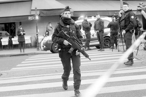 法国部署十万军警，法国军警是种怎样的存在？