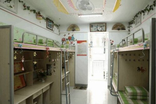 分享一下，你在宿舍里做过最疯狂的事情是什么？