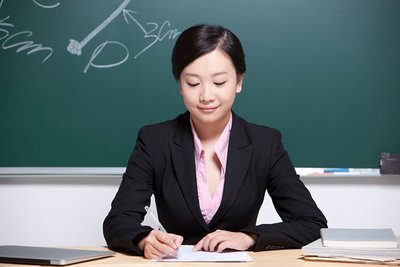 为什么很多年轻老师的教学成绩反而比一些资历老的老师更优秀？