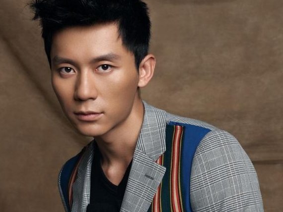 冯小刚炮轰李晨滚出娱乐圈，与范冰冰很“脏”得照片被曝！你咋看？