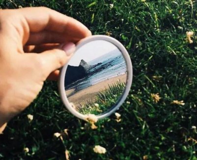 言不老镜中人下一句是什么？