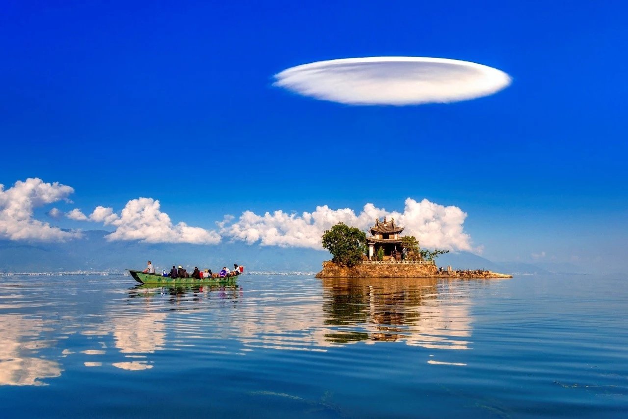 哪天是平安夜和狂欢夜