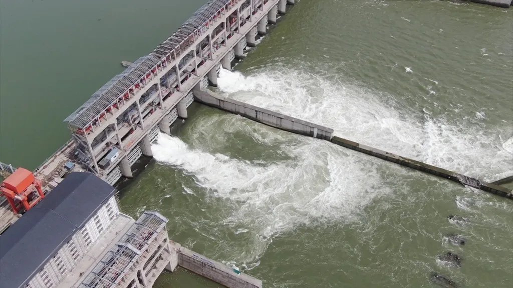 长江武汉段现1954年以来最低水位，这是受哪些因素所影响？