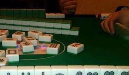 怎么打麻将呢，我想打麻将。