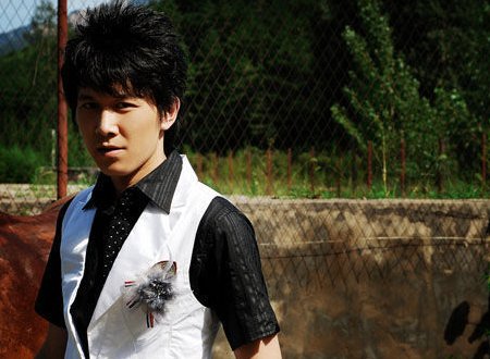 歌词：兄弟情义比天还高比地还辽阔。这是什么歌