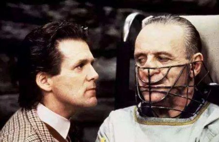 沉默的羔羊2汉尼拔为什么要砍掉自己的手？