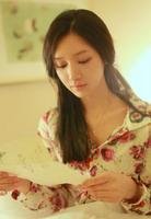 求这个女孩叫什么名字，记得她是韩国人。