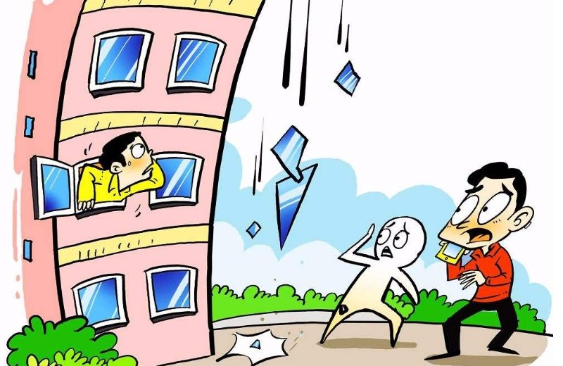 去小区送货被天降水泥块砸伤，小区业主还说了什么？