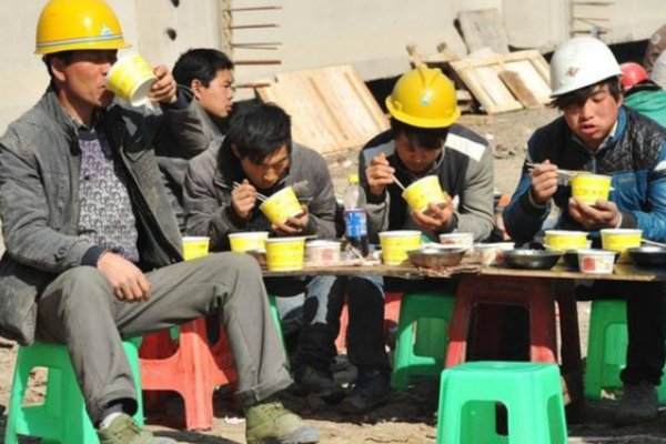 经济拮据的意思是什么