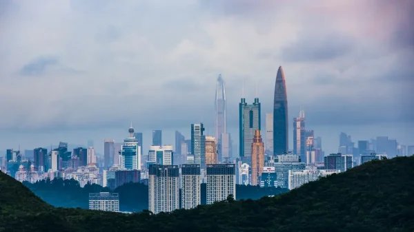 “我在深圳卖豪宅，比小房子好卖”上热搜，如何看待这一现象？