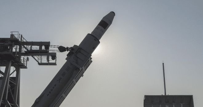 中国在东海海域成功发射吉林一号高分卫星，海上发射与陆地发生有何不同？