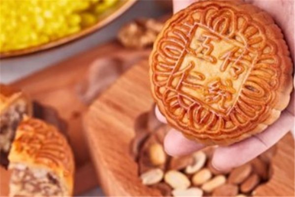 衢州一小学生自制月饼售卖筹款助学，其销量如何？