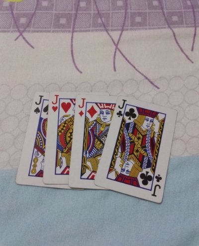 如何玩扑克牌？