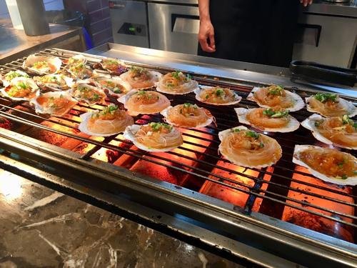 广西一中学六菜一汤自助餐只需5.5元，这样的餐是否能保证学生的营养？