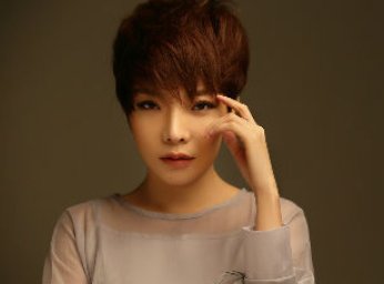 黑夜漫漫漫步过孤独寂寞是你回赠我的礼物是什么歌？