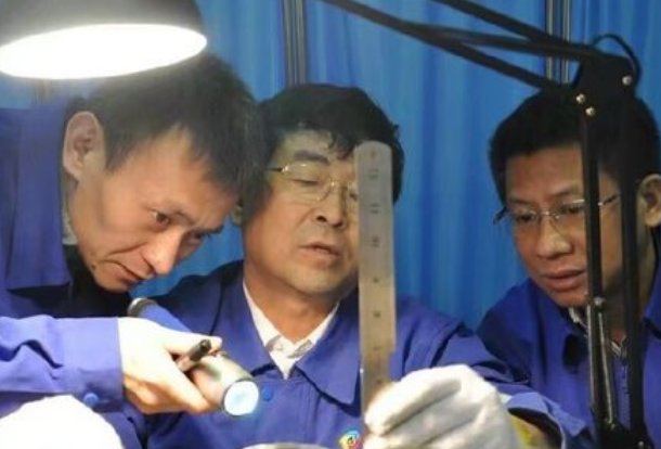 是不是想夹死师傅灵犀