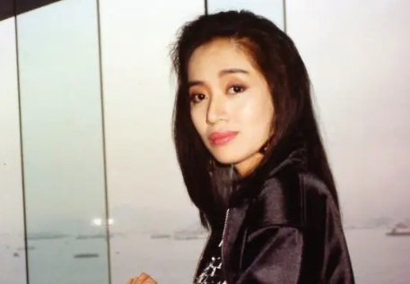 梅艳芳患癌早期本可以治愈，为何在三个月突然放弃了治疗，背后原因是什么？