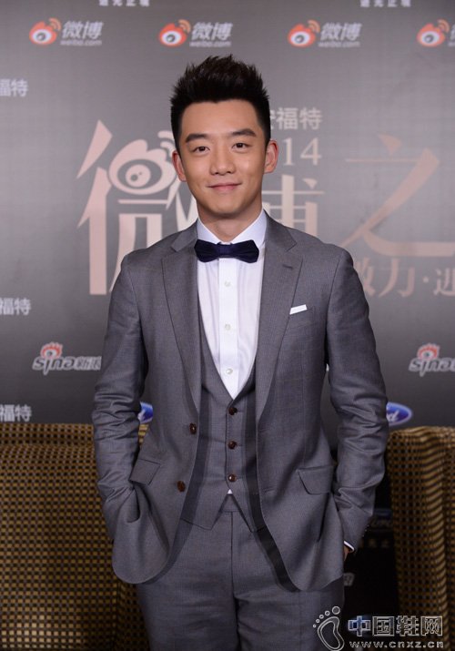 西装革履第一季的剧情简介