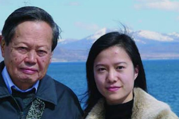 我恋老，深深的爱上一个比我大40几岁的老头，在一起已经快一年了，这样的爱能长久吗？