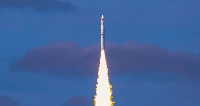 中国在东海海域成功发射吉林一号高分卫星，海上发射与陆地发生有何不同？