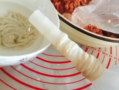 腌香肠 让颜色变红 放什么