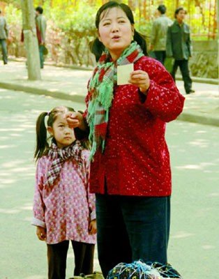 你觉得《小麦进城》中的王小麦是个怎样的人？