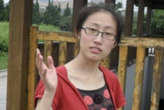 江歌遇害已经5年了，躲在门后活下来的刘鑫，现在过的怎么样呢？