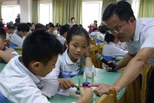 有80粒珠子甲乙两人轮流中取出括号甲先取括号每人至少取一粒最多取四粒不许不