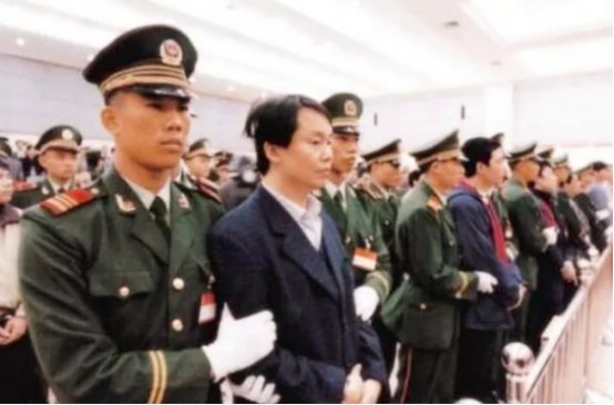 张子强连李嘉诚都敢动，为什么却动不了何鸿燊？