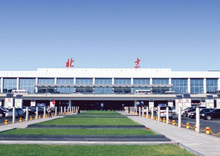 北京首都国际机场的三字代码是什么？