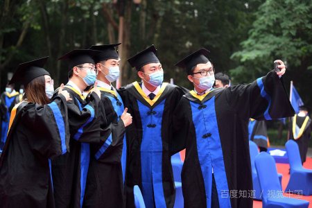 比如在大学里谈恋爱了，最后能结婚的概率是多少呢？估计
