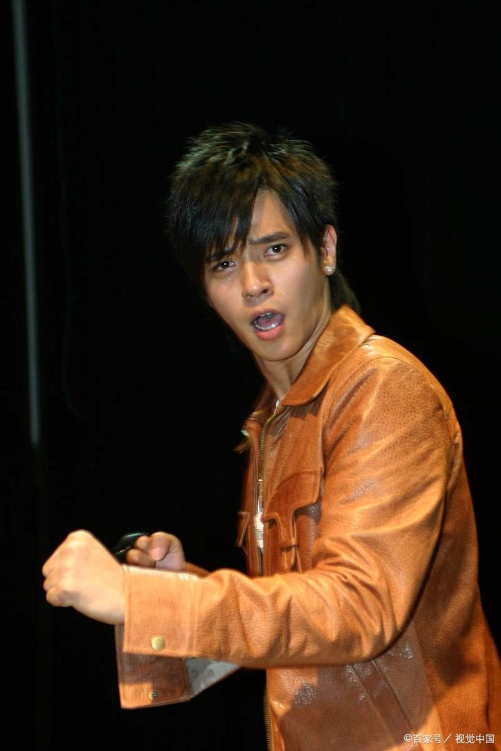 罗志祥久违在镜头前露脸，为母亲举办乒乓球赛，是个大孝子，你怎么看？