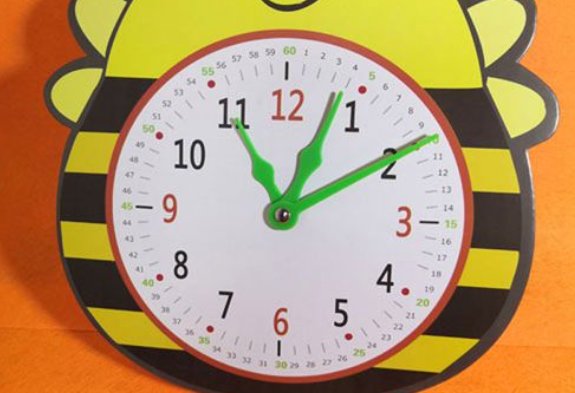 钟面上有()个大格,()个小格