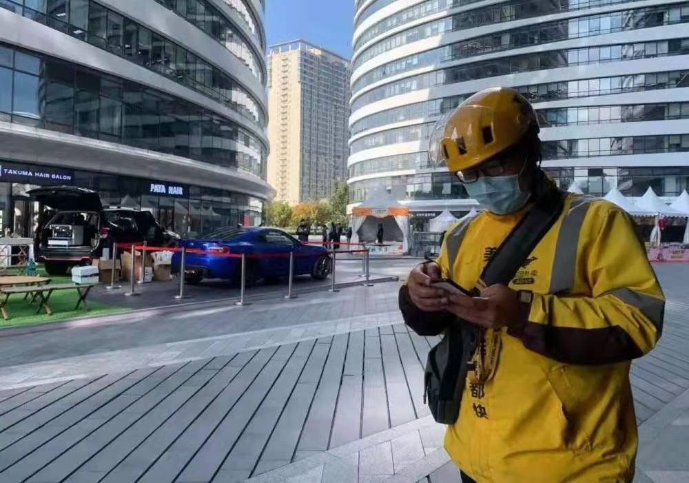 北京外卖骑手说自己33岁上大学也不晚,从职场返回学校有哪些难点?