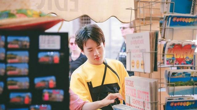 知名女星宋轶与郭麒麟公开恋爱，深夜官宣要永远在一起，好事将近了么？