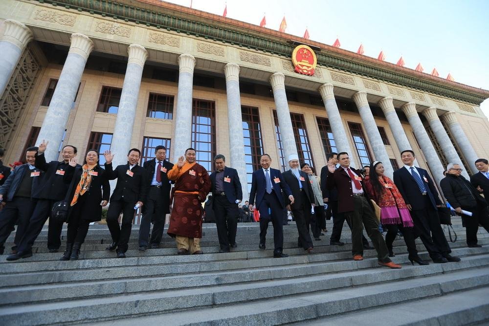 党的十四大提出我们政治体制改革的目标是什么？