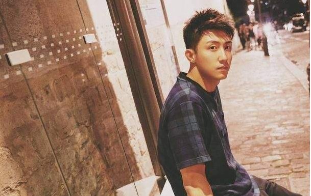 黄景瑜的家境怎么样？